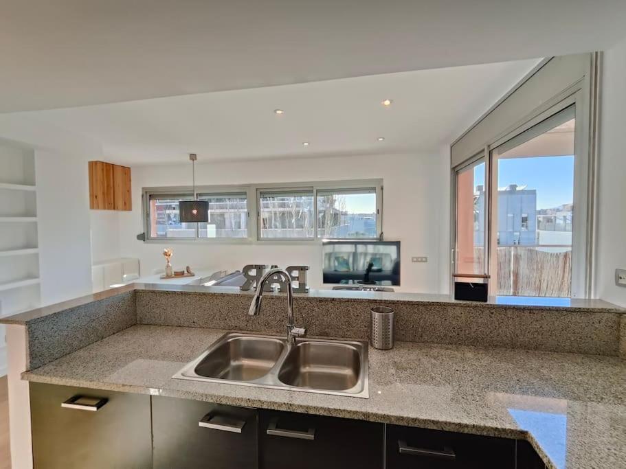 Large Terrace Luxury Apartment 산트 아드리아 데 베소스 외부 사진